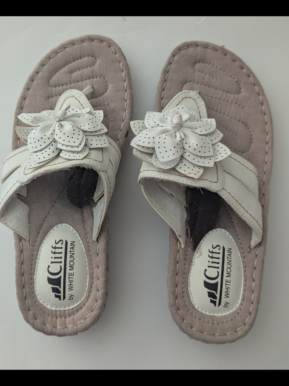 Cliffs by White Mountain White Floral Slide Sandals